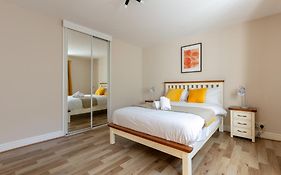 Welcome To Belfast: Your Gateway To Unforgettable Memories! Spacious 3 Bedroom, Family Home.